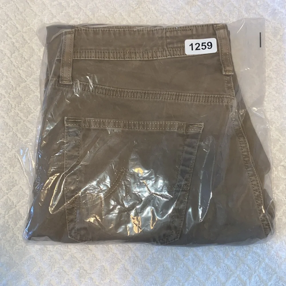 AG The Graduate Tailored Leg Pants